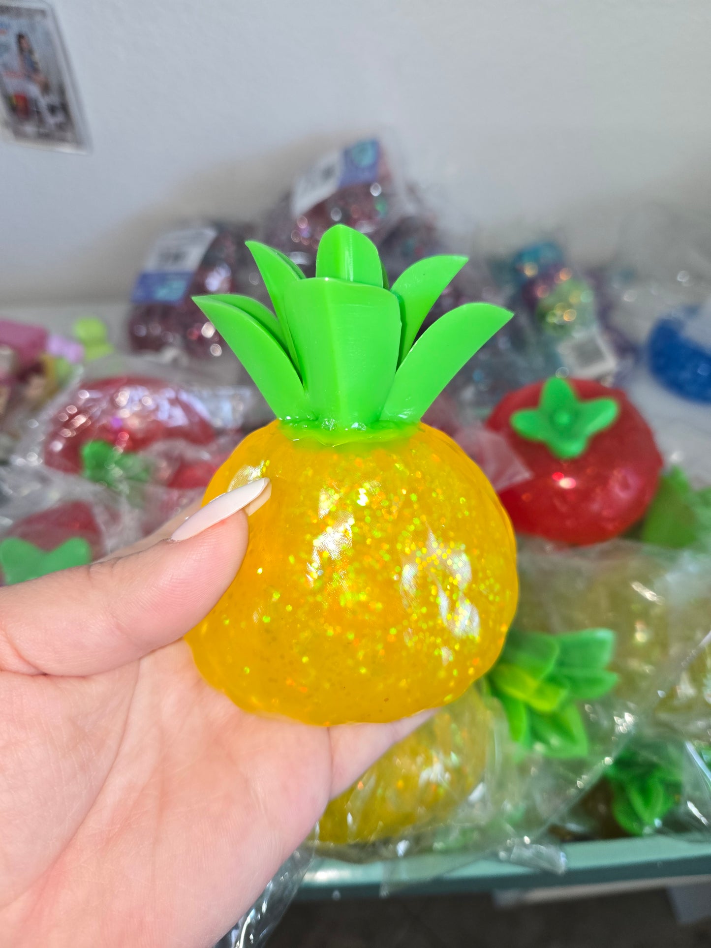 Glitter pineapple squishy